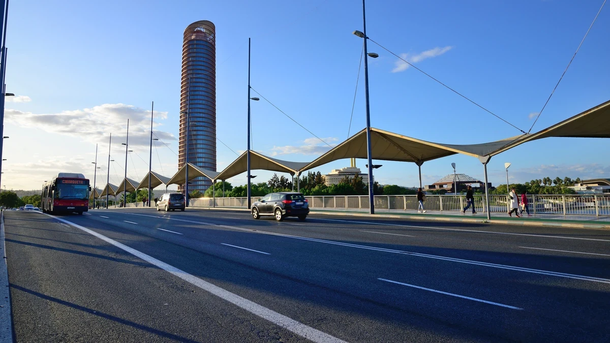 Un conductor sevillano, multado no por no pagar la zona azul en pleno apagón eléctrico