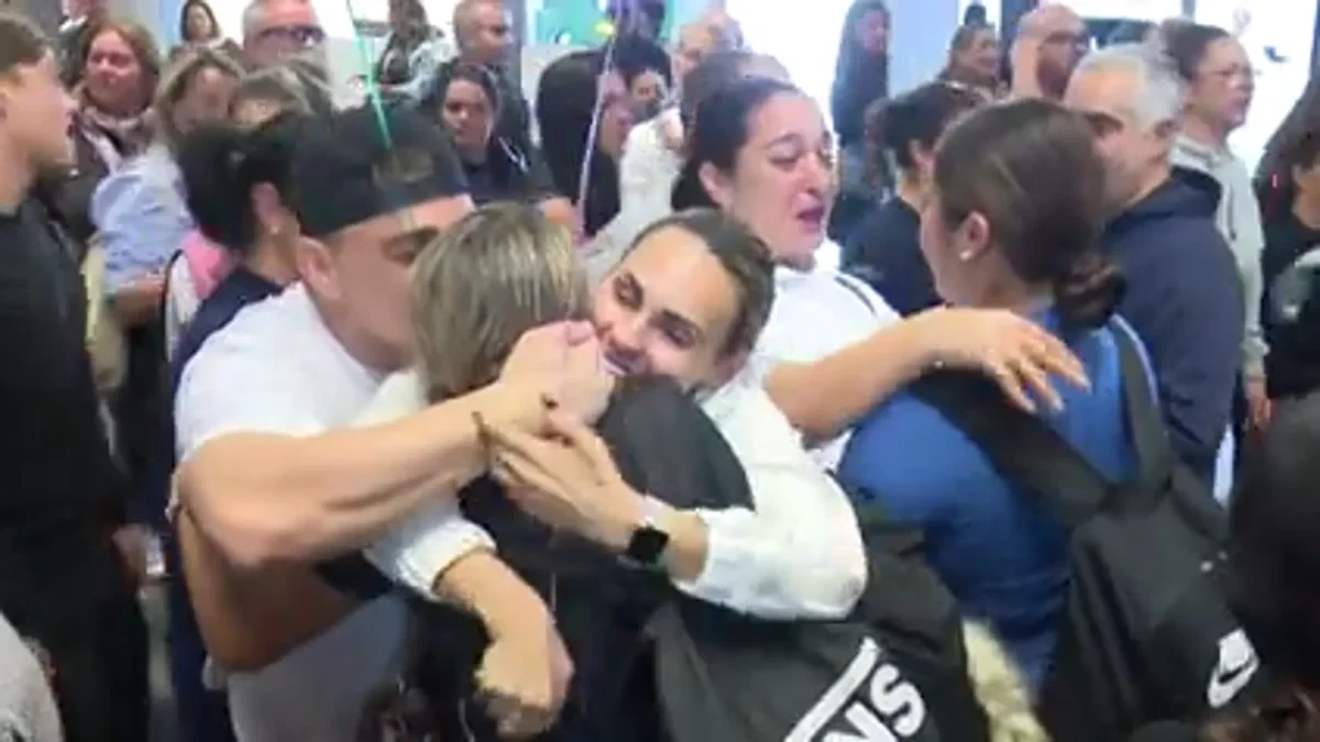 Más de 80 alumnos de un instituto de Gran Canaria regresan ahora a casa tras dos días atrapados en Barcelona por el apagón