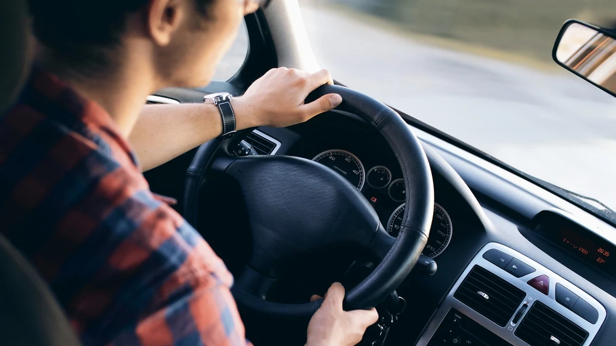 Uno de cada cinco muertos en carretera circulaba usando el móvil