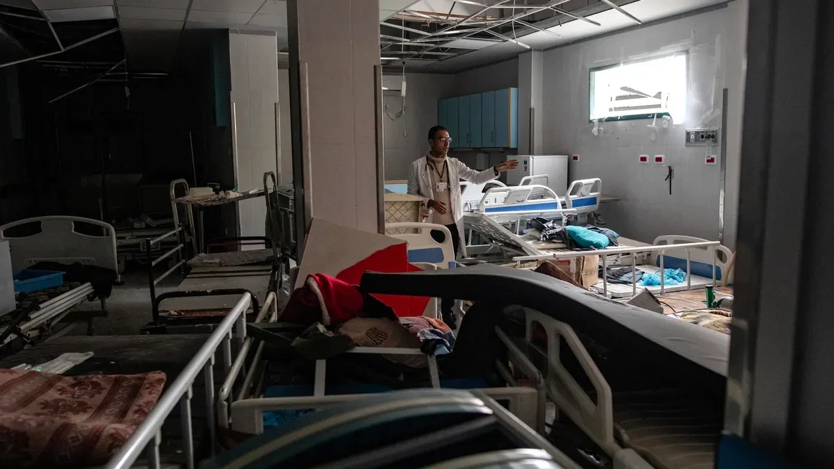 Israel deja al menos cinco muertos, entre ellos un líder de Hamás, en el bombardeo de un hospital al sur de la Frana de Gaza