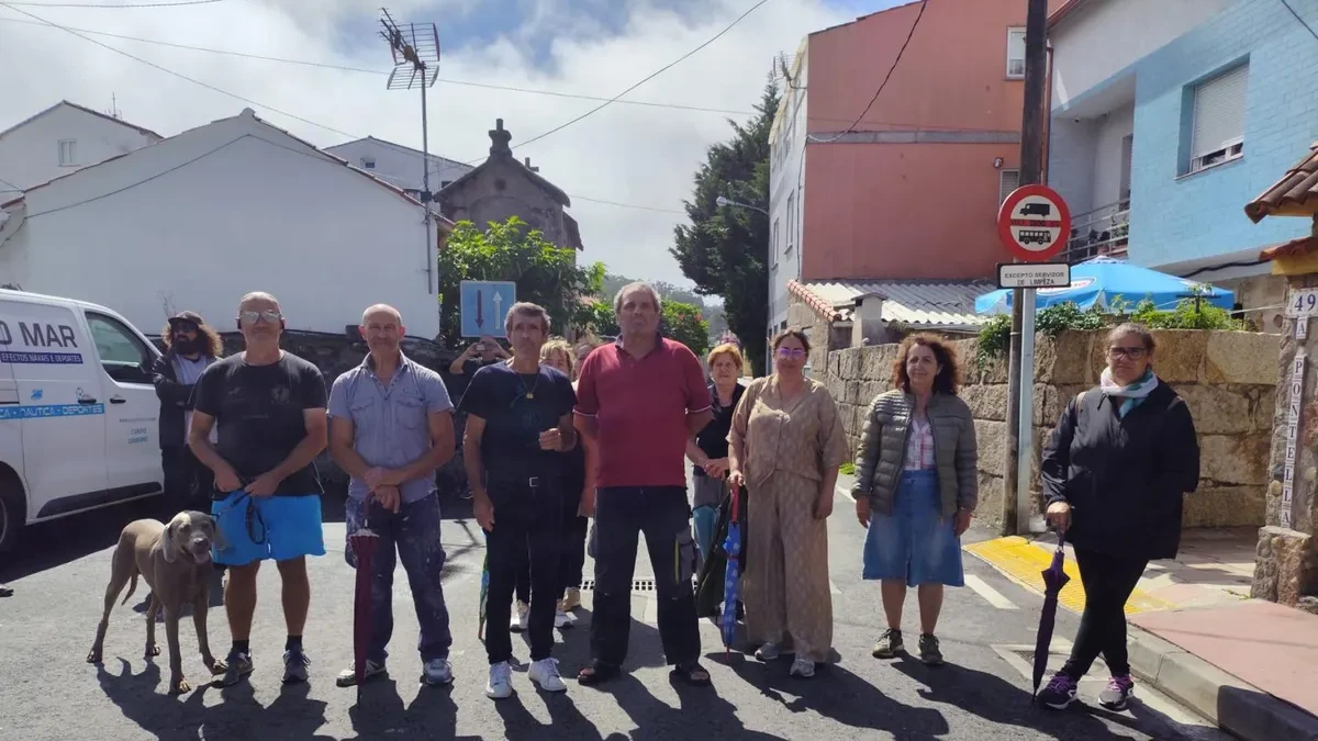 Pulso de los vecinos de O Grove al Concello por el tráfico pesado: “Cuando pasa un vehículo grande tiembla todo”