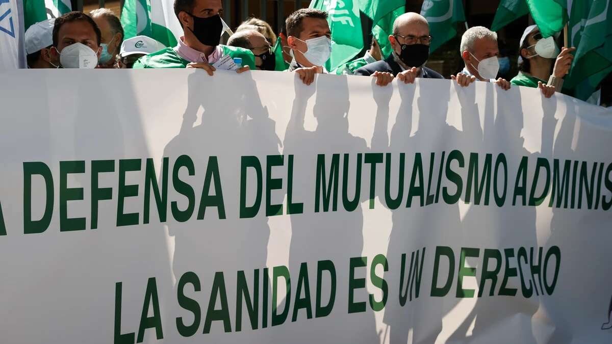 El Gobierno busca renovar el convenio con Muface para no saturar la Sanidad pública con 1,5 millones de funcionarios