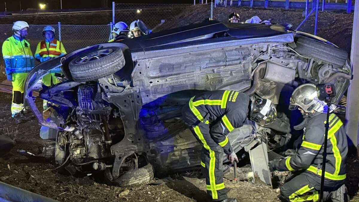 Muere una menor y tres personas resultan heridas tras una salida de vía en Madrid