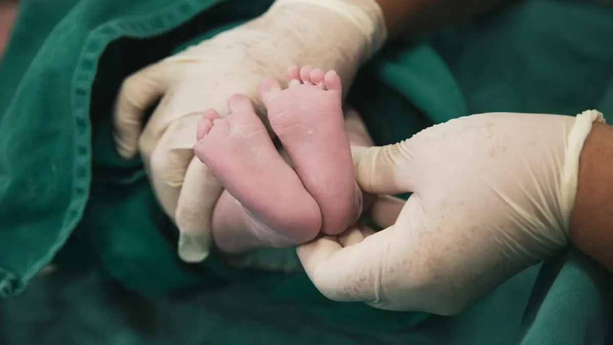 Muere una mujer tras provocarse un aborto casero con 37 semanas de embarazo en Caracas