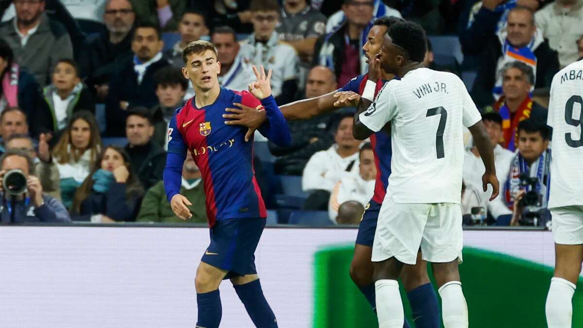 El piqué entre Gavi y Vinícius con el 0-4: le enseña los cuatro dedos y el brasileño le recuerda el Balón de Oro