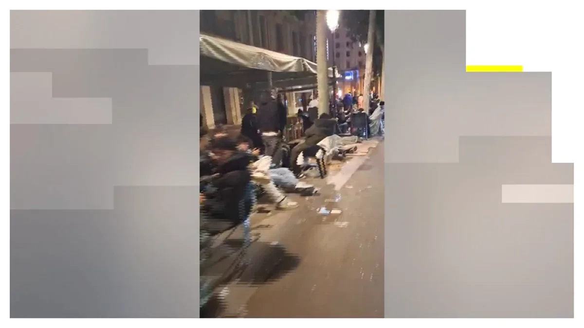 Una avalancha de clientes obliga a cerrar dos tiendas en Barcelona por la venta de unos relojes