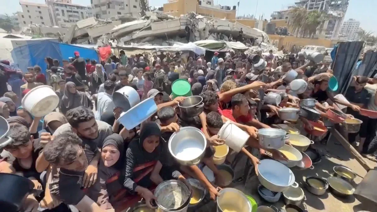 La ONU alerta de la hambruna en Gaza mientras que solo 37 de los 130 camiones con provisiones han llegado a su destino