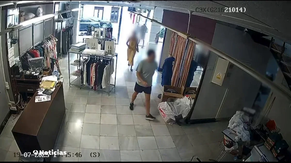 El vídeo que contradice la versión de los hermanos que asesinaron a su padre en Molina de Segura: brutal agresión directa sin discusión previa