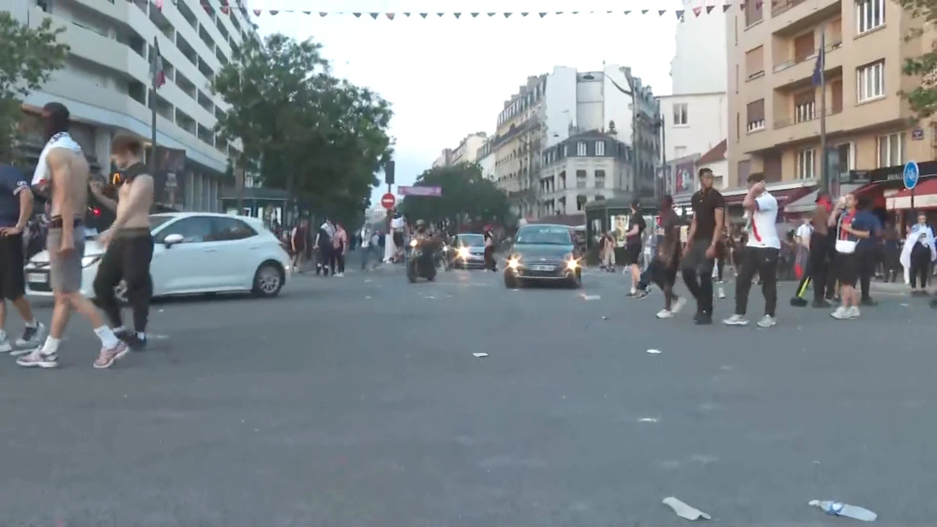 Vídeo: cargas policiales en París tras la final de la Champions entre PSG y Arsenal
