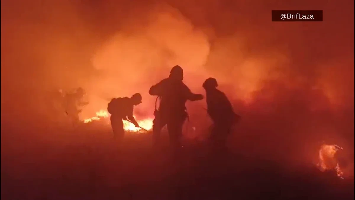 Vídeo: La incansable lucha de los bomberos para mitigar las imponentes llamas en Avión, Ourense