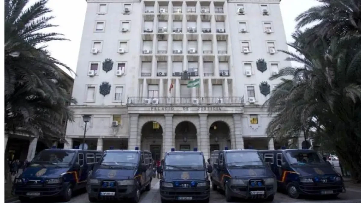 Condenan a un hombre a 147 años de prisión por pagar a madres para que violasen a sus hijas mientras lo grababa