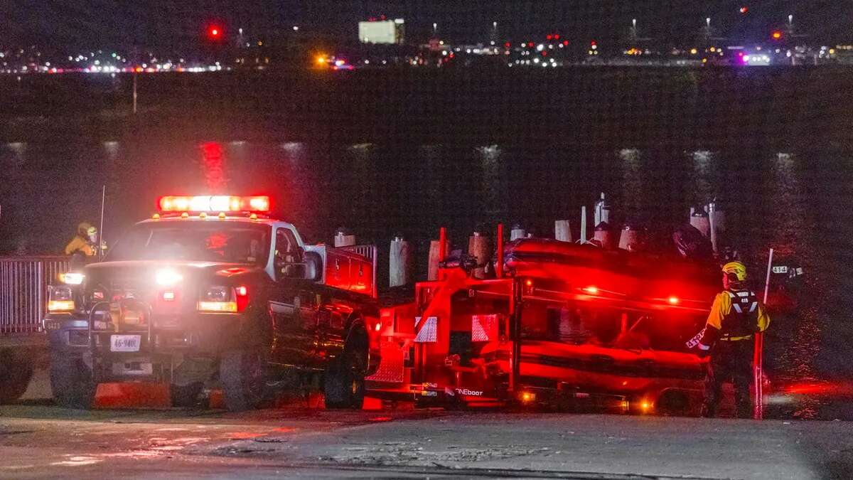 20 minutos, el tiempo que podrían sobrevivir los pasajeros del accidente aéreo en Washington en el río Potomac