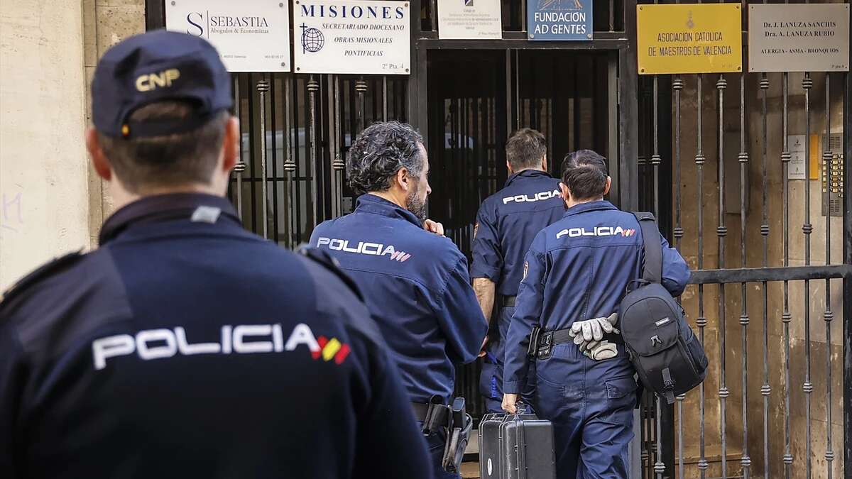 Muere una joven de 24 años cuando trepaba la fachada de un edificio en Valencia