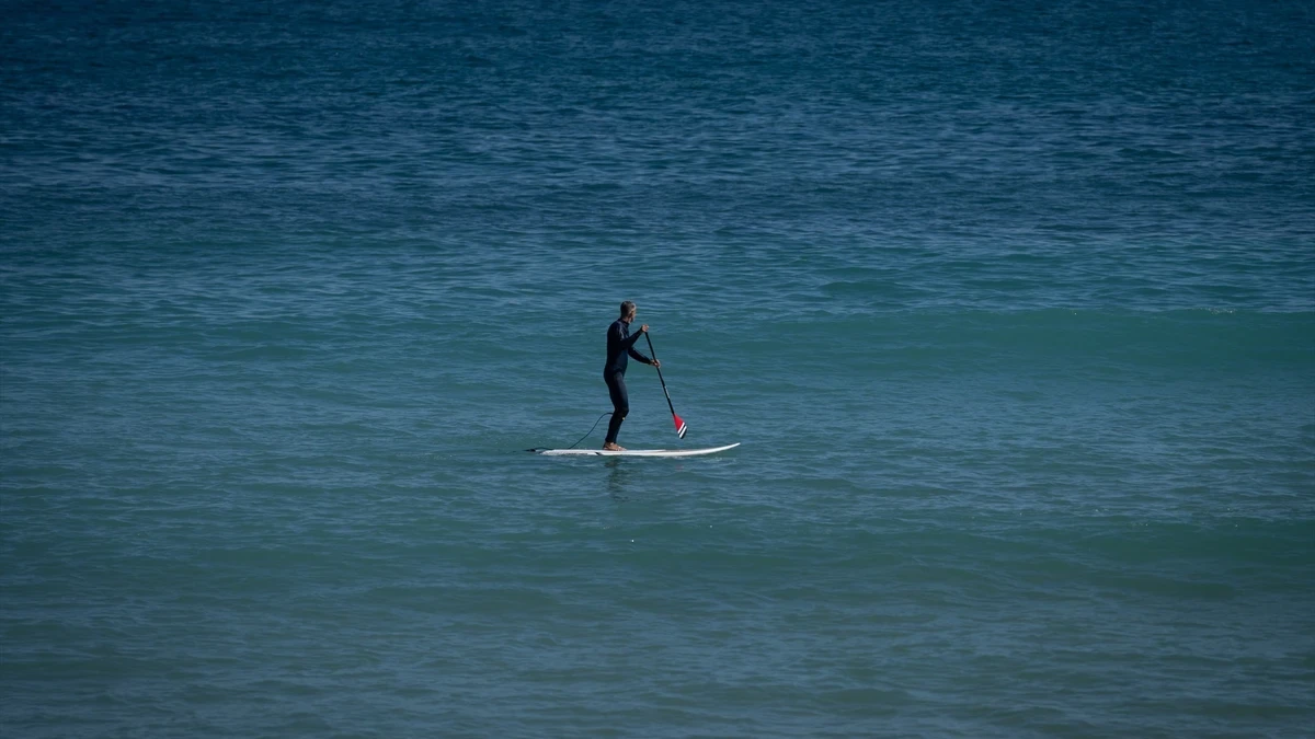 Muere un hombre tras caer inconsciente desde una tabla de paddle surf en Cala D´Or, Mallorca