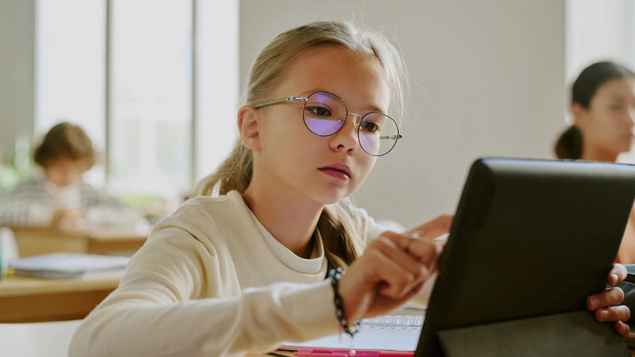 Estonia reparte licencias gratuitas de ChatGPT a miles de estudiantes de secundaria