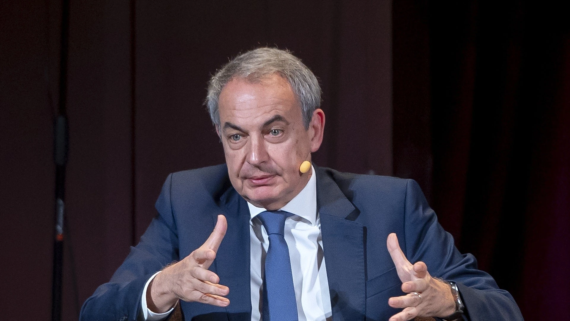 Las empresas que figuran como clientes de Zapatero: tecnológicas, de transporte aéreo, de construcción y próximas al partido comunista