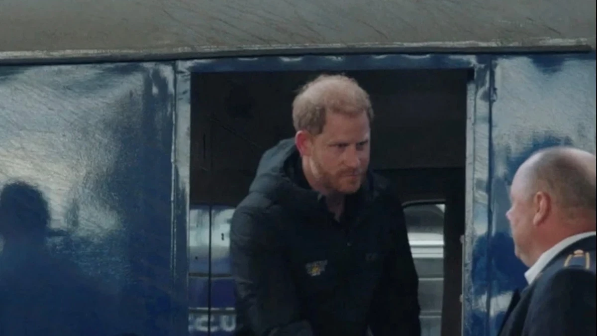 El príncipe Harry visita por sorpresa Ucrania y promete apoyo a miles soldados heridos en la guerra