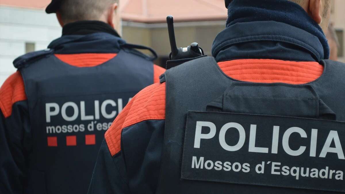 Tres jóvenes detenidos por una presunta violación grupal en un piso de Barcelona