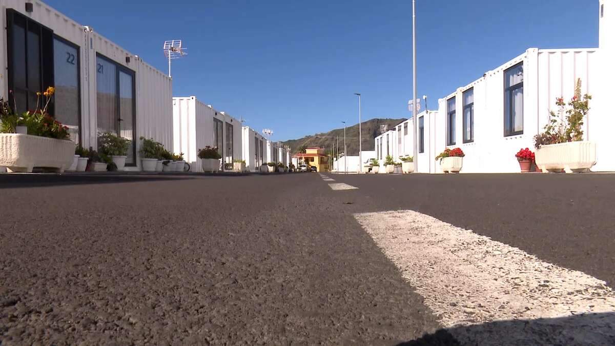 Los afectados por el volcán de La Palma denuncian que hay contenedores que no se han habitado y hasta realquilado