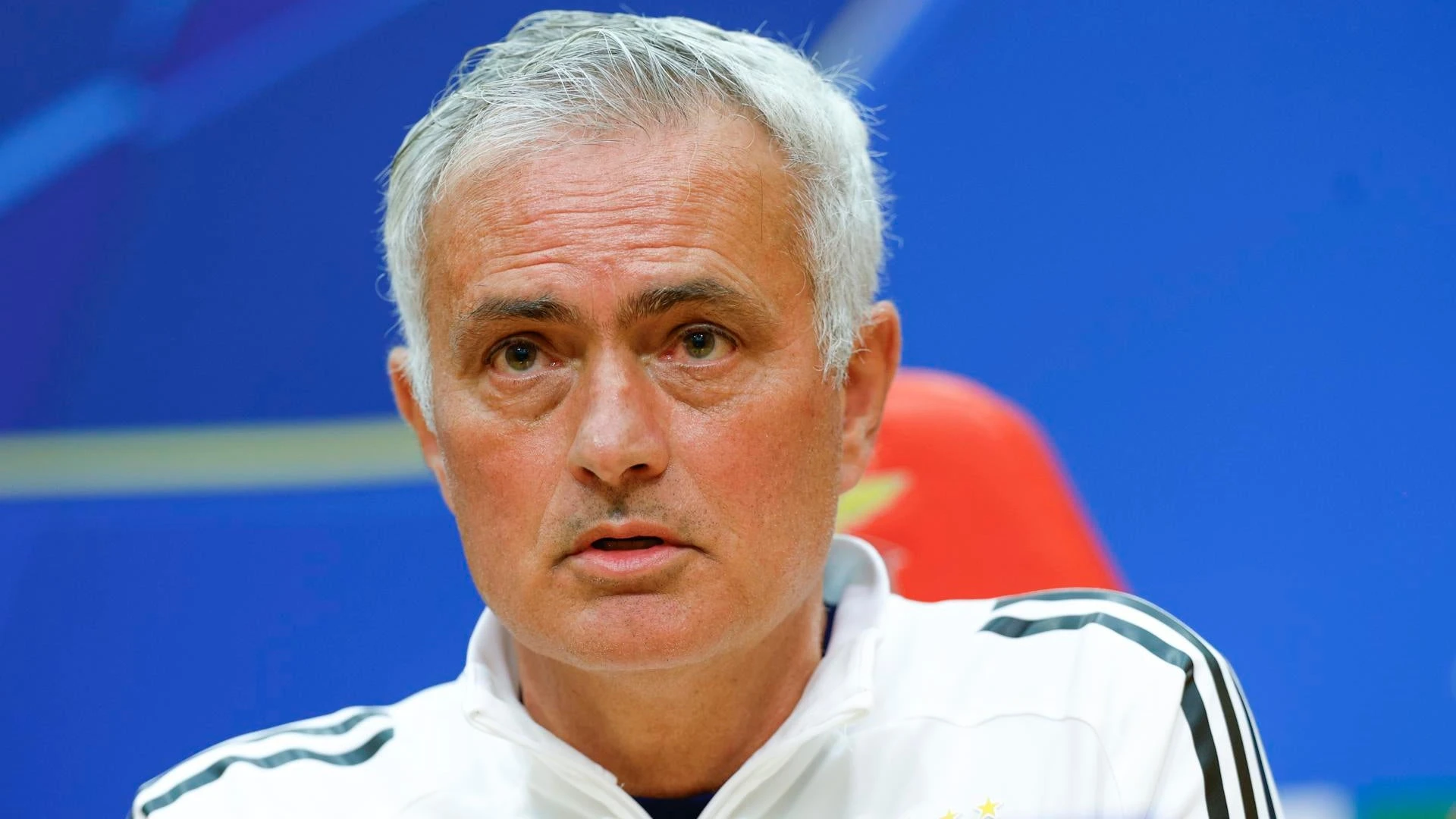 El Benfica informa que el Real Madrid deberá pagar 15 millones de euros por Mourinho