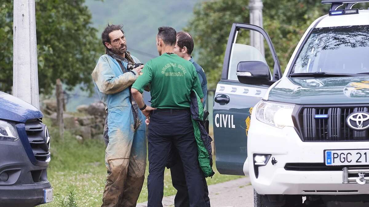 Multa de 3.875 euros a dos espeleólogos que tuvieron que ser rescatados en una cueva en Cantabria