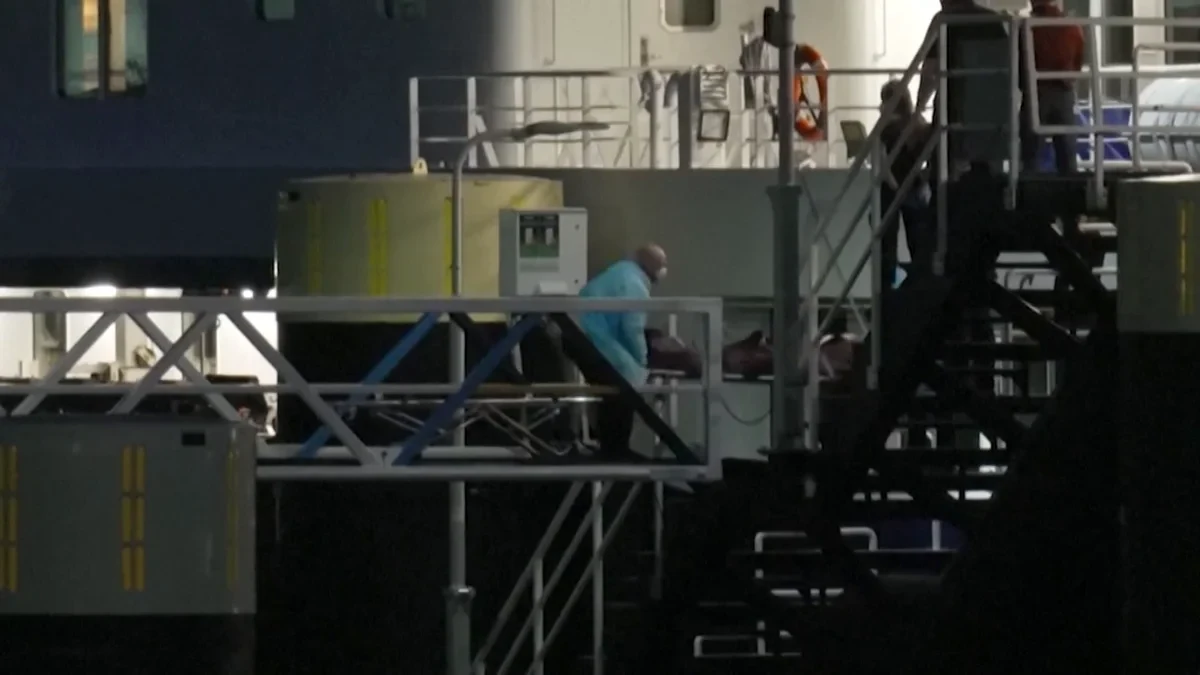 Hantavirus, última hora del brote en un crucero: Desembarcan a la pasajera alemana que llevaba muerta desde el 2 de mayo