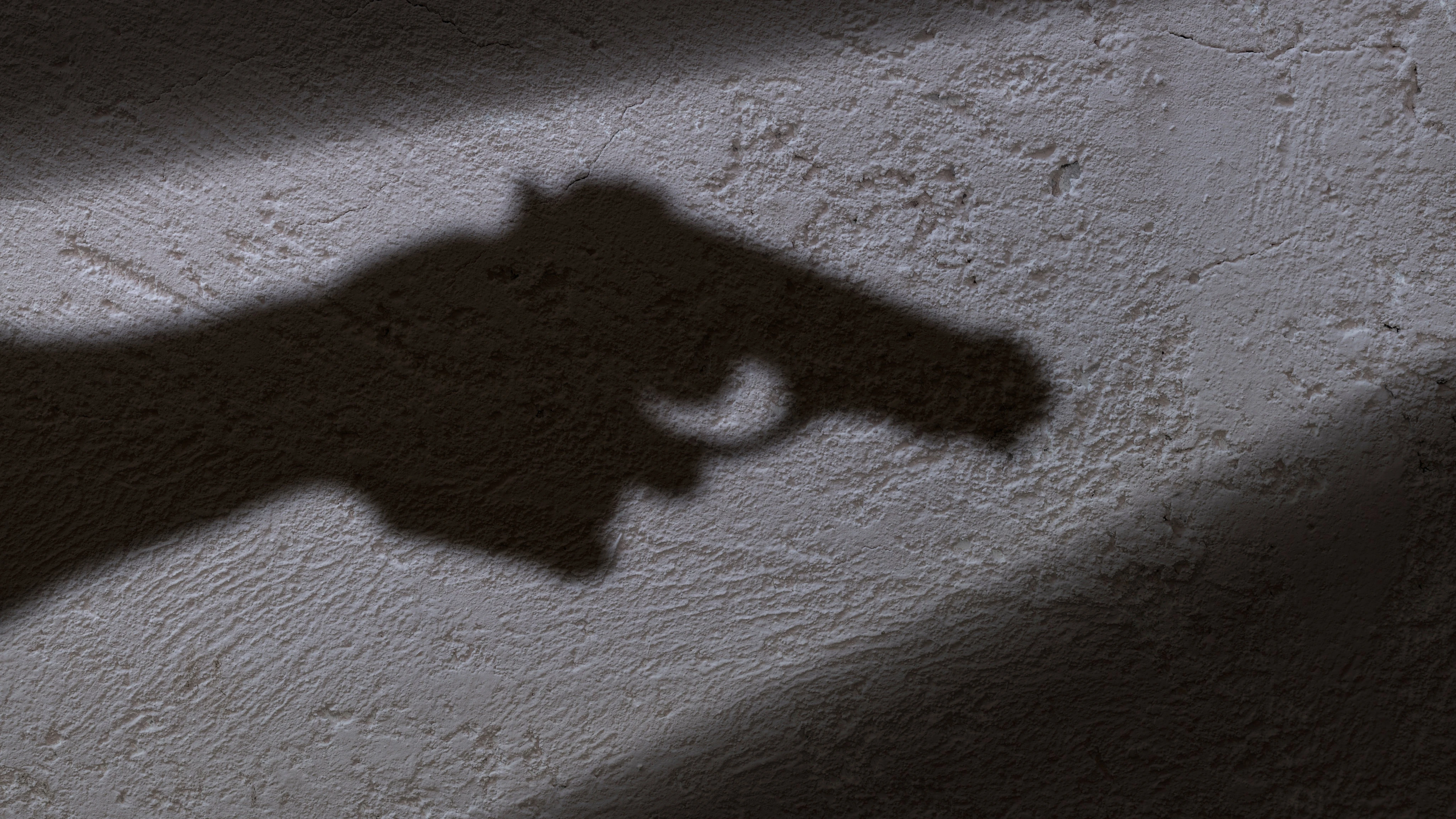 Secuestran a punta de pistola a un padre y su hijo mientras paseaban por la playa: uno de ellos aparece muerto