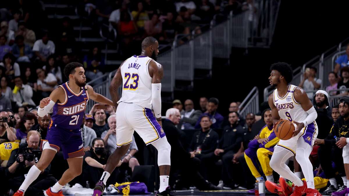 LeBron y Bronny James hacen historia en la NBA: primera vez que padre e hijo disputan juntos un partido de pretemporada