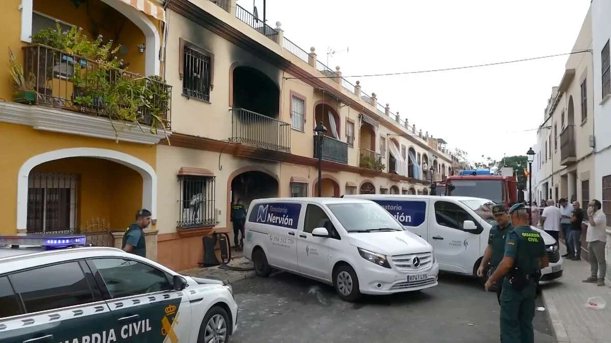 La batería de un patinete, posible causa del incendio que acabó con la vida de una familia en Guillena, Sevilla