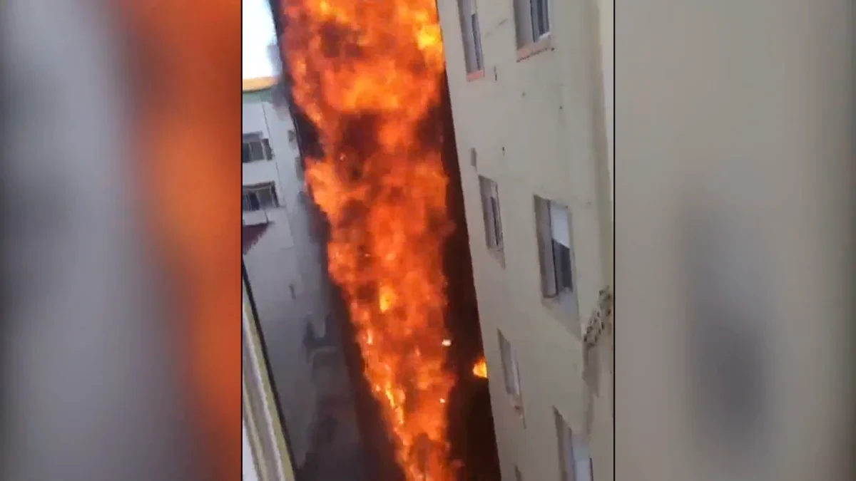 Las impactantes imágenes del incendio que ha devorado el edificio de Castellón