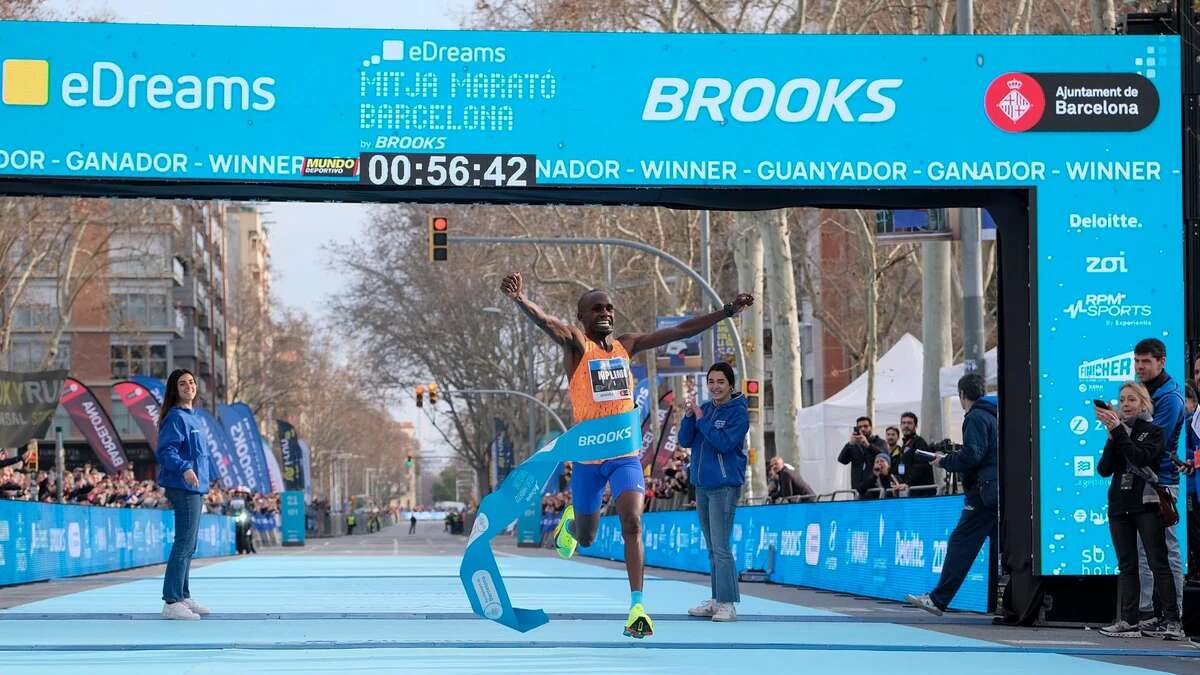 Martín Fiz analiza el estratosférico récord de Jacob Kiplimo en la media maratón de Barcelona