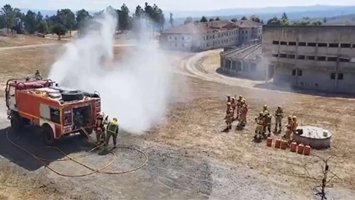 Bomberos estonios viajan a Galicia para aprender sobre incendios