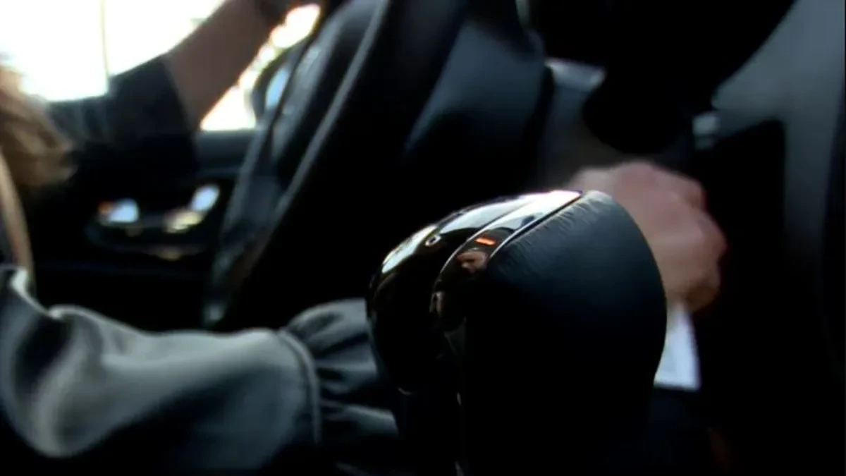A partir de 2026 tendrás que llevar esto en el coche o te podrán multar