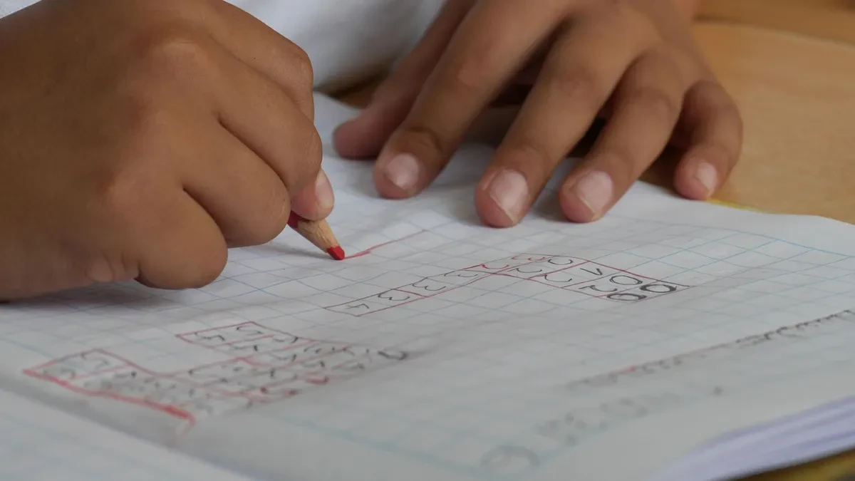 Hospitalizado un niño de 11 años tras 14 horas de deberes seguidas