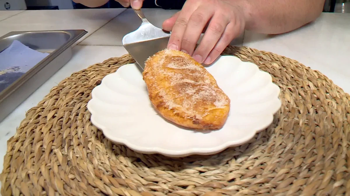 Huele a Semana Santa: la receta tradicional de las torrijas de la mano de un repostero experto