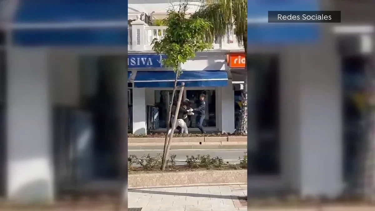 El vídeo del atraco frustrado por la policía en una oficina de cambio de moneda en Benalmádena