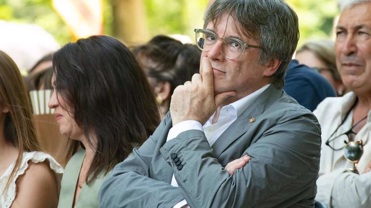 Puigdemont se reúne en Bruselas con la Permanente de su partido para tomar decisiones sobre su relación con el PSOE