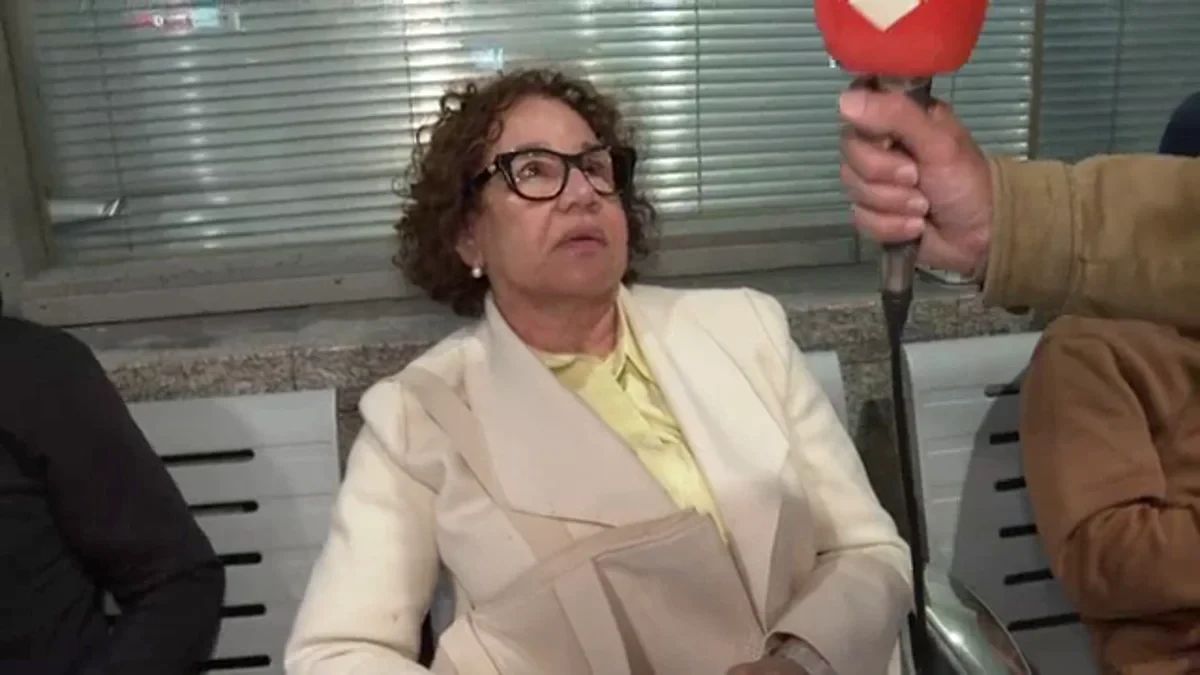 Le cobran 5 euros por hacer pis en una botella: la insólita historia de una mujer atrapada durante el apagón eléctrico