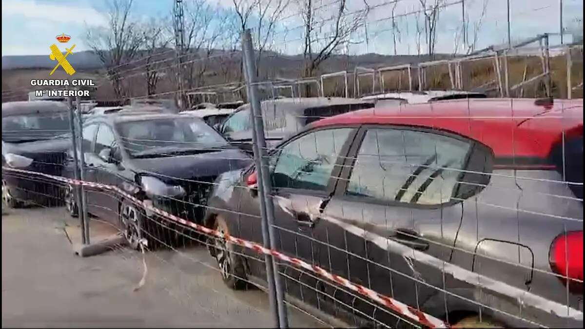 Investigan a tres personas por robar coches dañados por la DANA y vender sus piezas en Granada