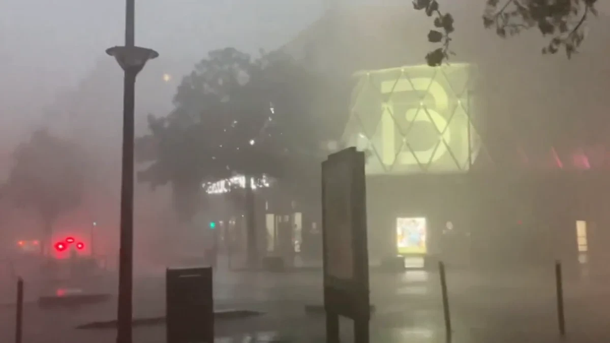 Tormenta mortal en París: dos muertos, 140 km/h de viento y 100.000 hogares sin luz