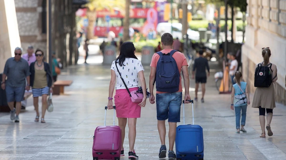 Verano joven 2025: requisitos y descuentos para viajar en julio, agosto y septiembre