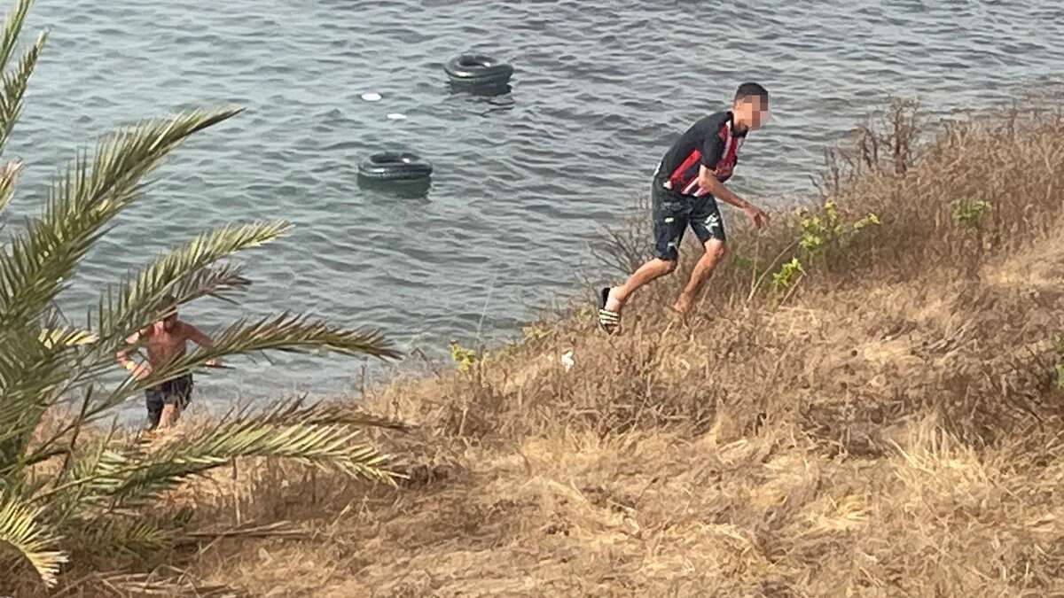 La Policía interviene en Ceuta para evitar la entrada masiva de migrantes