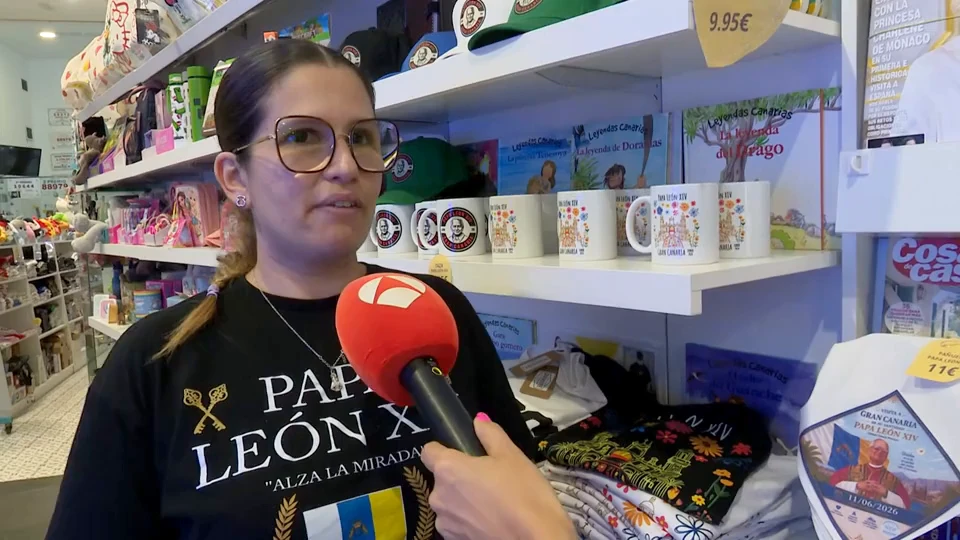 Vegueta se prepara para recibir al Papa: “Hemos tenido que pedir los bolsos varias veces porque se agotan”