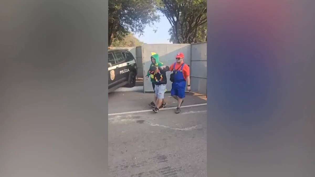 VIDEO: De Mario Bros o Power Rangers, la estrategia de la policía para detener a los carteristas en los carnavales de Brasil