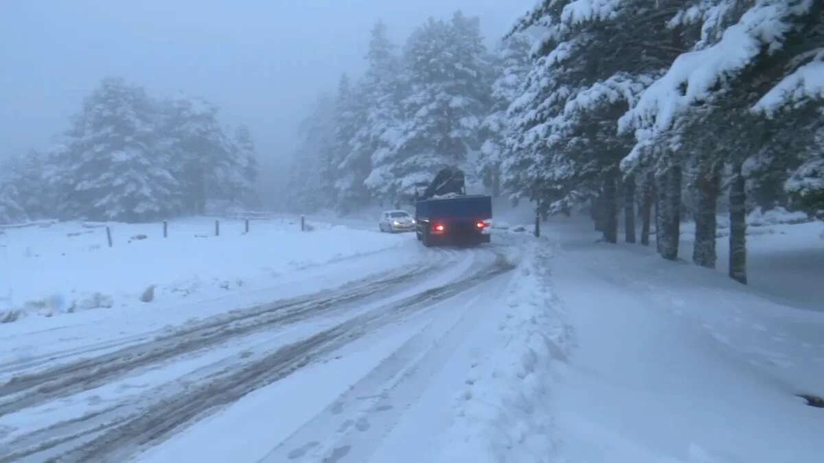 Última hora del temporal en directo: Un muerto, cortes de carreteras y vehículos con destino a Madrid atrapados por la nieve