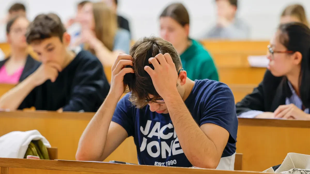 Estas son las tres carreras universitarias que no deberías estudiar, según ChatGPT