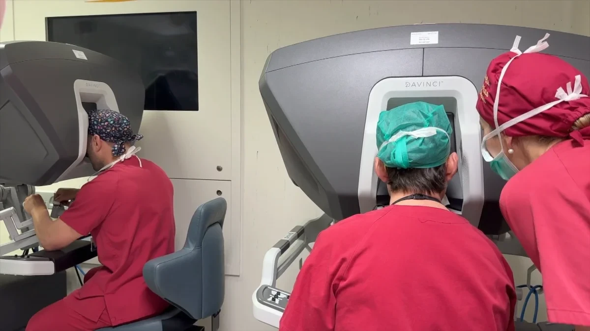 La Paz realiza la primera reconstrucción de mama en España con tejido abdominal y asistida por robot