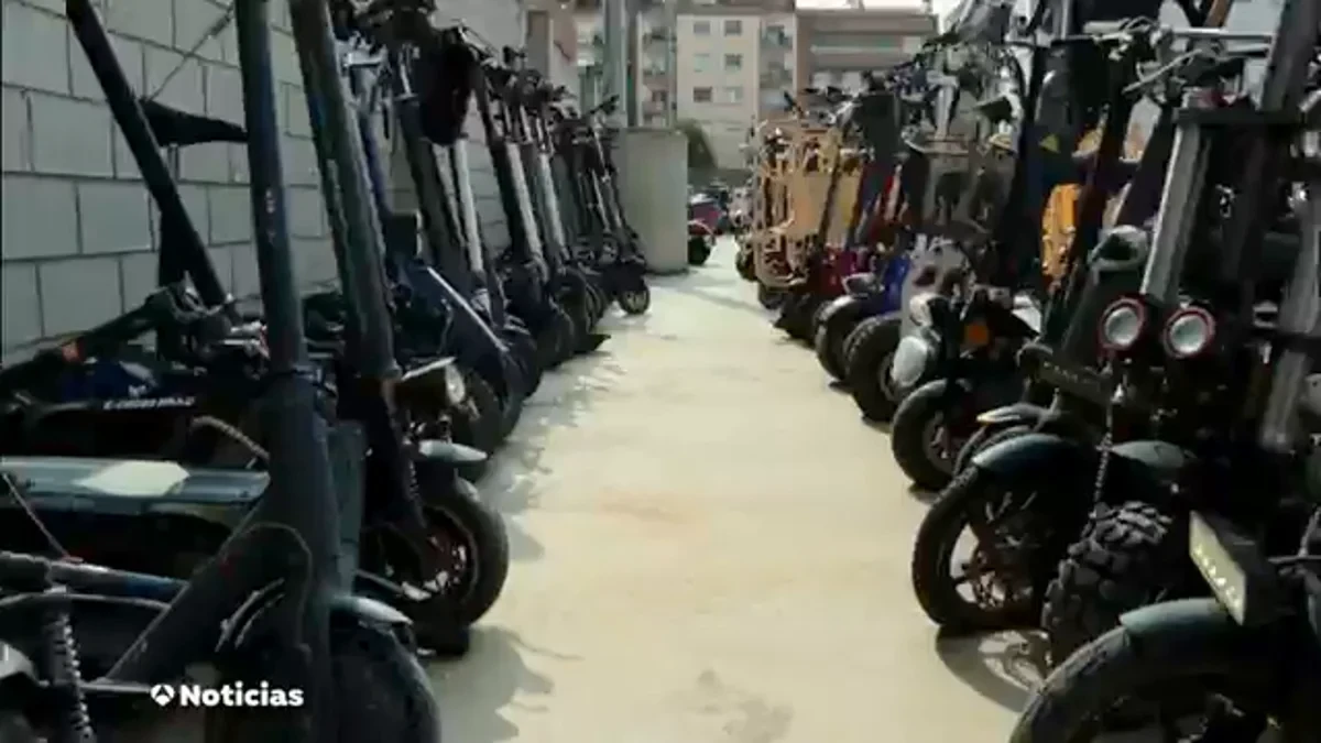 El peligro de tirar patinetes o electrodomésticos con baterías de litio a cualquier contenedor