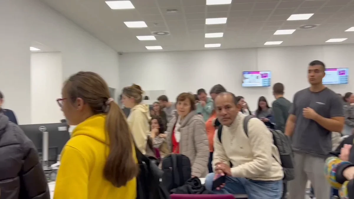 Un fallo eléctrico paraliza la alta velocidad y deja a cientos de pasajeros atrapados en Chamartín