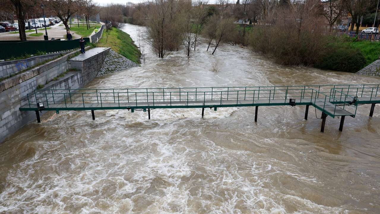 Streaming en directo de la crecida del río Manzanares y su posible desbordamiento